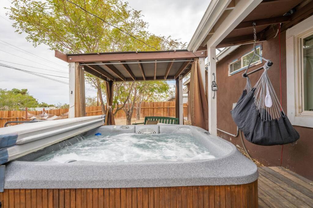 Вилла Palm Vista Retreat *Hot Tub/Cowboy Pool/Hammocks* Джошуа-Три Экстерьер фото